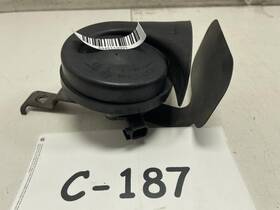 0057021 American Motors 2008 Hummer H3 Front Right Passenger Side Low Note Pitch Horn Signal Oem