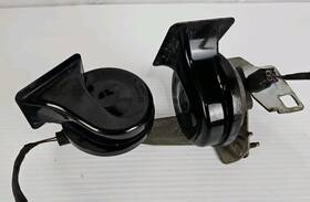 6935988 Bavarian Motor Works Bmw 04-10 525i 528i 530i 535i 545i 550i 645i E60 E63 High And Low Tone Horn Set2