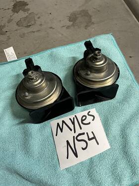 613.bm1s08 Bmw 2007 2008 2009 2010 2011 328i Horns High And Low Tone Set Of 2 Genuine Oem