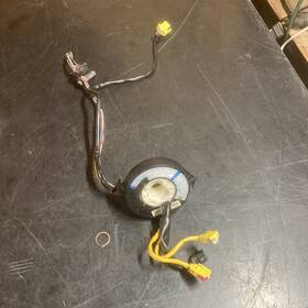 26092617 Buick 2001-2005 Lesabre Steering Wheel Clock Srs Oem. W Retaining Clip