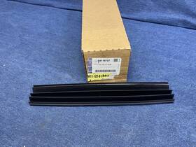 84119757 Cadillac Genuine Gm Sunroof Panel Side Opening Closeout Cover Ak