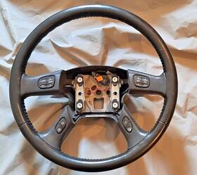 15188423 Chevrolet 2002-2003 Trailblazer Envoy Bravada Ebony Leather Steering Wheel Used