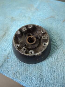 406708 General Motors 70 71 72 73 74 75 Olds Oldsmobile 442 Cutlass Sport Steering Wheel Hub