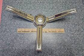 9745922 Gm Original 1967 Chevrolet Impala Deluxe Steering Wheel Center And Horn Button