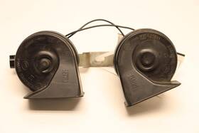 84566359 Gm Trucks 2014-2018 Chevy Silverado 1500 Low And High Pitch Note Horn Signal Pair Oem