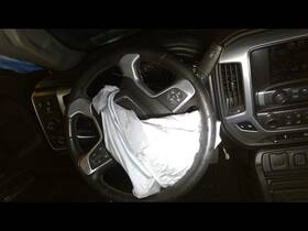 235.gm9n17 Gmc Truck 2017 Sierra 2500 Steering Wheel Only