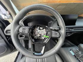 785013v0x10 Honda 23-24 Hr-v Steering Wheel With Controls Black Tc -v-n 2.0l Awd 17k Ex-l 62028