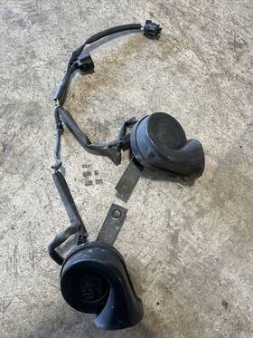 613.in1m03 Infiniti 2003 -07 G35 350z High And Low Tone Horn Oem