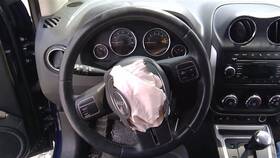 235.ch9514 Jeep/plymouth Truck Compass 2014 Steering Wheel 1574120