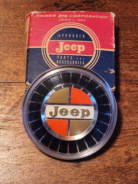 930367 Kaiser Jeep Nos Corp. Horn Button Center Cap Emblem 1960s 70s