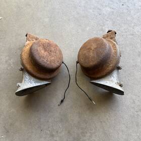64dxmz Lincoln Oem 1962 1963 1964 1965 Continental Driver And Passenger Set Horns
