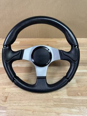 4255c Momo 1999 Millenium Steering Wheel With Vw Hub Adaptor