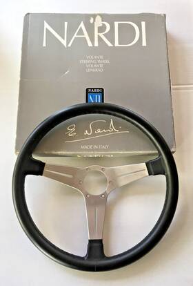 6051.39.6901 Nardi Steering Wheel Classic 390mm Black Leather / Silver Spokes