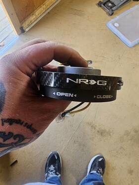 Dpt-nrgsrk400cf Nrg Innovations 6-hole Steering Wheel Thin/slim Carbon Quick Release Hub Adapter Srk-400cf