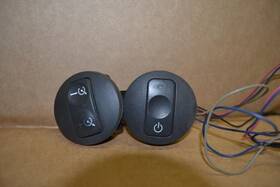 235.gm7p04 Saturn 2004 Ion Steering Wheel Controls Only