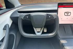 23n1050 T Sportline Tesla Model Y Juniper Premium Yoke Steering Wheel - Heated