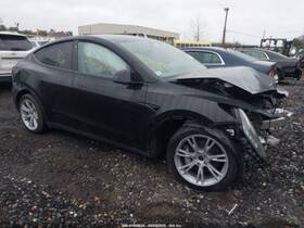 235.ts1l23 Tesla Y 2023 Steering Wheel 636085