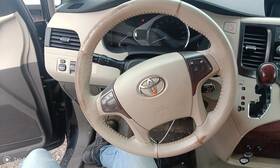 235.to1411 Toyota Sienna 2011 Steering Wheel 695177