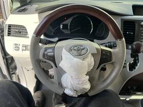 235.to1412 Toyota Sienna 2012 Steering Wheel 177976