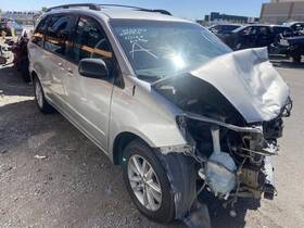 235.to1q10 Toyota Sienna 2010 Steering Wheel 26720881