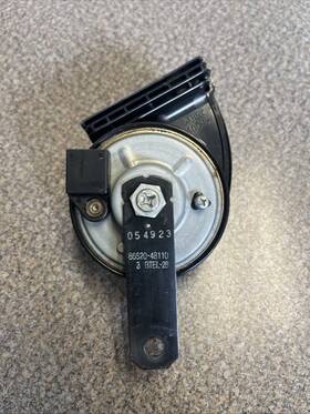 86520-48110 Toyota / Lexus 4runner Gx460 Oem Genuine Low Pitched Horn 3c