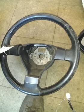 235.vw1h07 Volkswagen Golf 2007 Steering Wheel