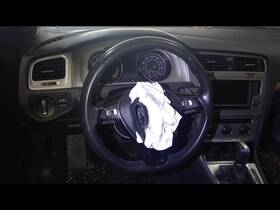 235.vw1h17 Volkswagen Golf 2017 Steering Wheel 1643153