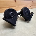 10-19 Jaguar X351 Xjr Low & High Tone Signal Horn Set Of 2 AW9313A803AB Oem. Fixed Price $33.95.